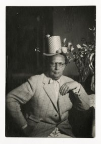 Алексей Толстой в цилиндре, 1939 год. Из собрания Государственного музея истории российской литературы имени В. И. Даля