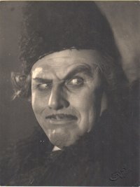 Вацлав Выдра в роли Парфёна Рогожин. Постановка Городского театра Праги. 1928