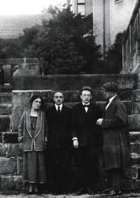 Л.Ю. Брик, О.М. Брик, Р.О. Якобсон и В.В. Маяковский. Фленсбург, 1923
