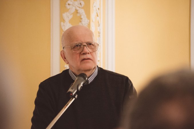Литературовед Константин Азадовский