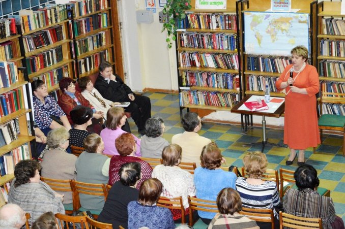 Заведующая библиотекой им. А. П. Чехова В. Г. Викторова открывает Чеховский день в Ярославле