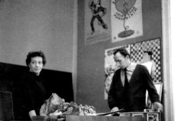 Е. Д. Михайлова и Н. М. Мастаков во время монтажа экспозиции «Литература XX века». 1967